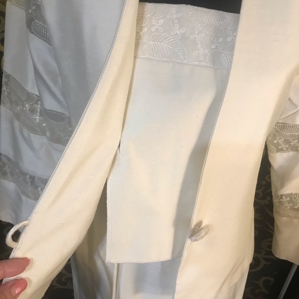 Suit - Picture 7 of 10